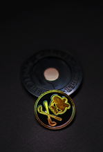 Load image into Gallery viewer, Skully Magnet Marker - Black &amp; Gold
